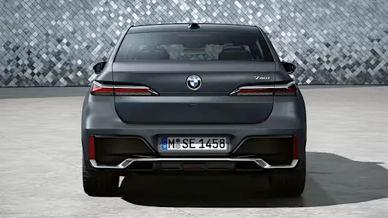 BMW 7 Series photo 4
