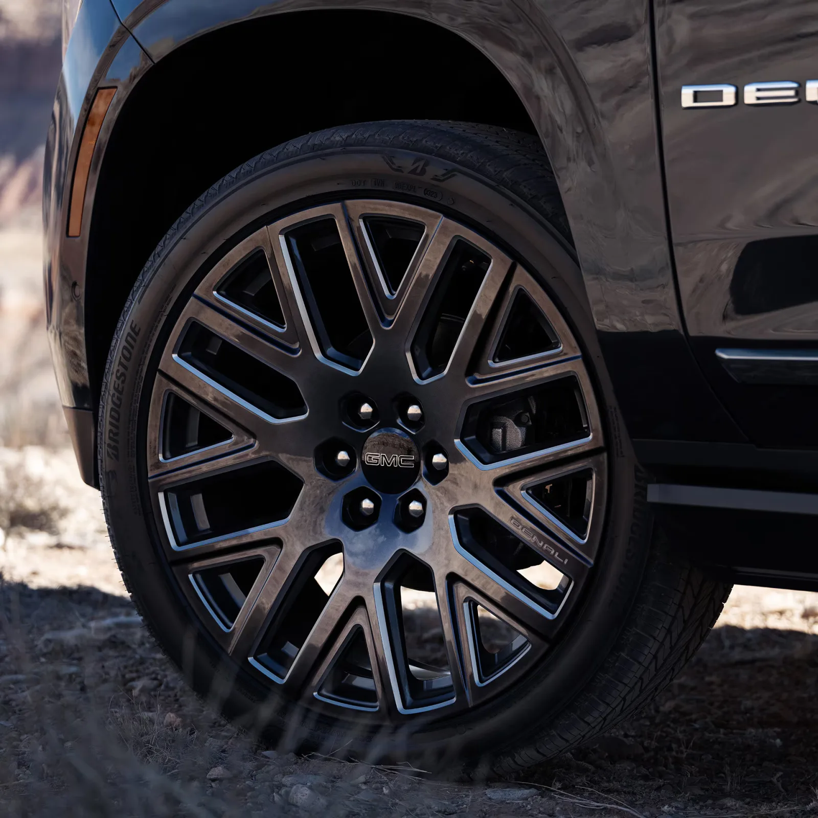 GMC YUKON photo 7