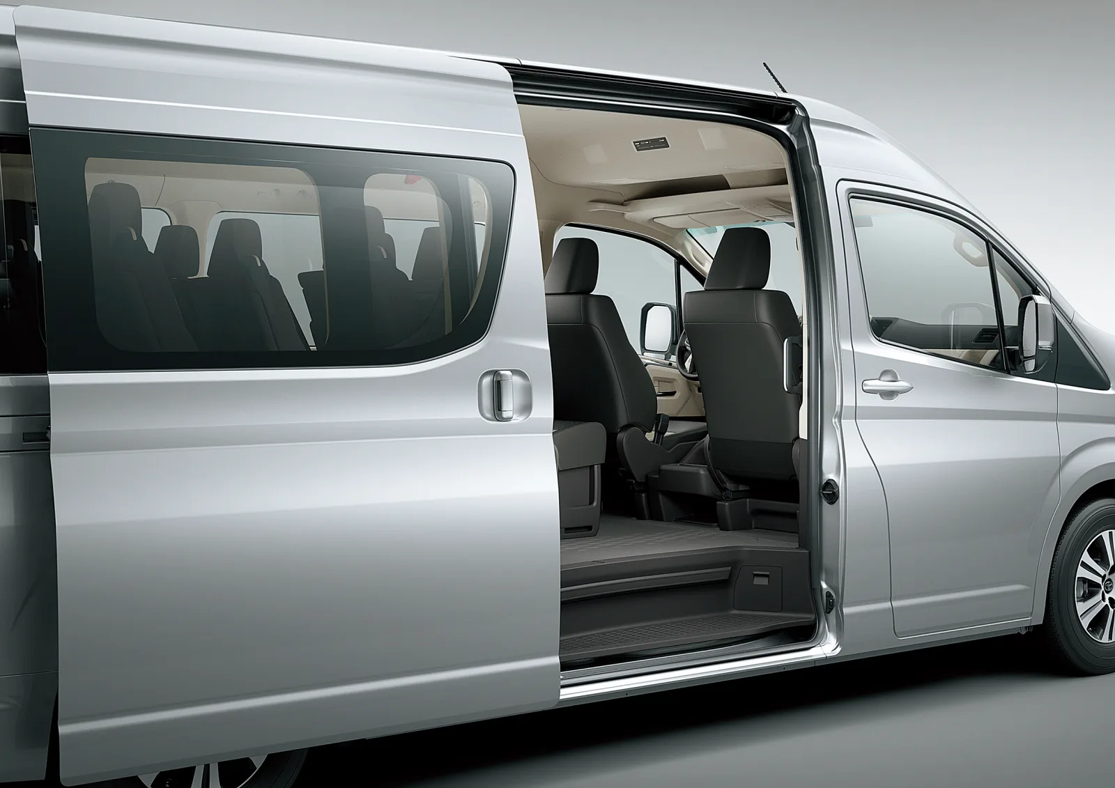 Toyota Hiace photo 3
